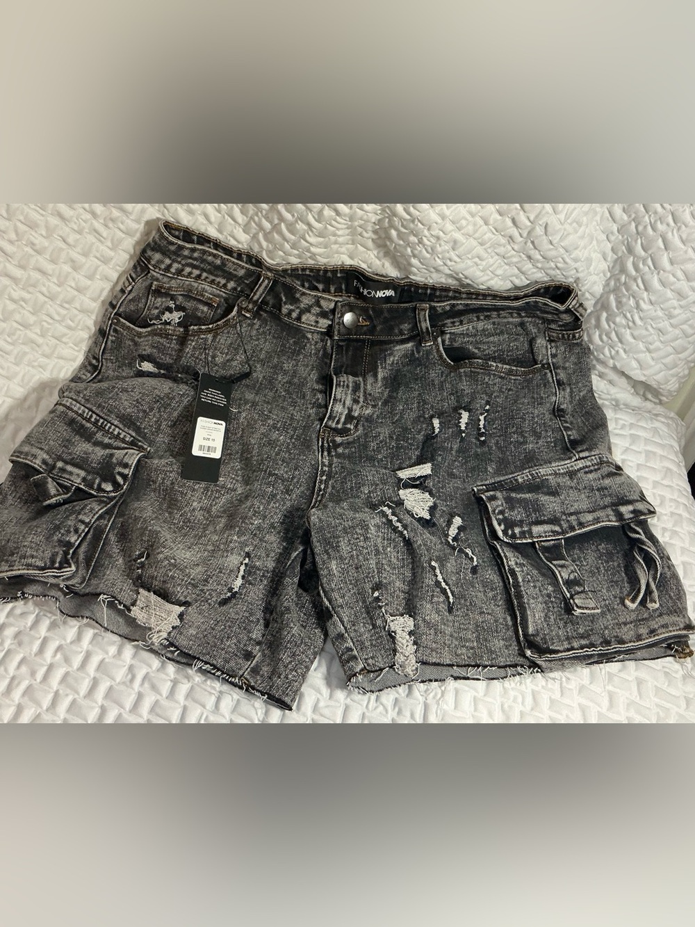 Fashion Nova Black Acid Wash Distressed Cargo Denim Shorts NWT Size 15